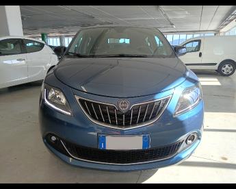 LANCIA CERTIFIED Lancia Ypsilon Iii 2021 1.0 Firefly Hybrid Platino S And S 70cv Usata - City Car Ibrido Bianco - Pisa - 2360109_2