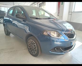 LANCIA CERTIFIED Lancia Ypsilon Iii 2021 1.0 Firefly Hybrid Platino S And S 70cv Usata - City Car Ibrido Bianco - Pisa - 2360109_3