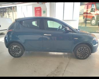 LANCIA CERTIFIED Lancia Ypsilon Iii 2021 1.0 Firefly Hybrid Platino S And S 70cv Usata - City Car Ibrido Bianco - Pisa - 2360109_4