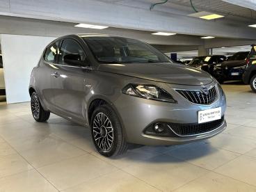 LANCIA CERTIFIED Lancia Ypsilon 1.0 Firefly 70cv Hybrid Platino Usata - City Car Ibrido Grigio - Milano - 2361498_3