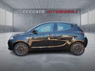 LANCIA CERTIFIED Lancia Ypsilon 1.0 Firefly Hybrid Platino S And S 70cv Usata - City Car Ibrido Nero - Bassano Del Grappa - 2362119_2