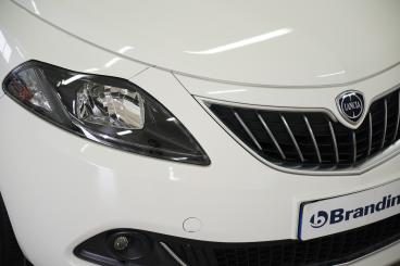 LANCIA CERTIFIED Lancia Ypsilon 1.0 Firefly Hybrid Platino S And S 70cv Usata - City Car Ibrido Bianco - Pistoia - 2363241_4