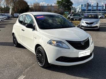 SPOTICAR Lancia Ypsilon 1.0 70cv Firefly Hybrid S&s Silver Usata - City Car Ibrido Bianco - Roma - 1002364375_3