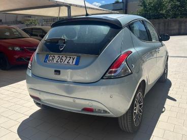 LANCIA CERTIFIED Lancia Ypsilon 1.0 Firefly 70cv Hybrid Platino Usata - City Car Ibrido Verde - Fisciano - 2364925_3