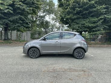 SPOTICAR Lancia Ypsilon 1.0 Firefly 70cv Hybrid Gold Plus Usata - City Car Ibrido Grigio - Torino - 1002365206_4