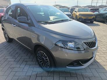 LANCIA CERTIFIED Lancia Ypsilon 1.0 Firefly 5 Porte S And S Hybrid Platino Usata - City Car Ibrido Grigio - Spinetta Marengo - 2365333_3