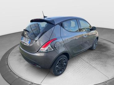 LANCIA CERTIFIED Lancia Ypsilon 1.0 Firefly 70 Cv S And Amp,s Hybrid Silver Plus Usata - City Car Ibrido Grigio - Fisciano - 2365396_3