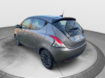 LANCIA CERTIFIED Lancia Ypsilon 1.0 Firefly 70 Cv S And Amp,s Hybrid Silver Plus Usata - City Car Ibrido Grigio - Fisciano - 2365396_4