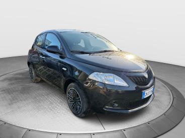 LANCIA CERTIFIED Lancia Ypsilon Ypsilon1.0 70 Cv S And Amp,s Hybrid Silver Plus Usata - City Car Ibrido Nero - Fisciano - 2365398_2