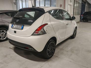 LANCIA CERTIFIED Lancia Ypsilon 1.0 Firefly 5 Porte S And S Hybrid Gold Usata - City Car Ibrido Bianco - Grugliasco - 2365778_4