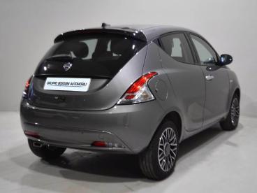 LANCIA CERTIFIED Lancia Ypsilon Iii 2021 1.0 Firefly Hybrid Platino S And S 70cv Usata - City Car Ibrido Grigio - Brescia - 2370505_3