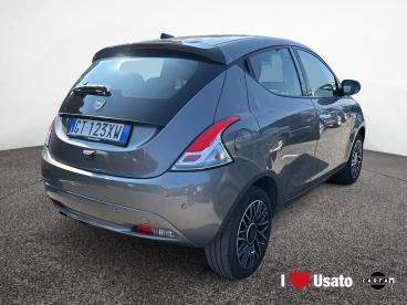 LANCIA CERTIFIED Lancia Ypsilon Iii 2021 1.0 Firefly Hybrid Platino S And S 70cv Usata - City Car Ibrido Grigio - Roma - 2370586_3