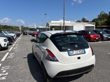 LANCIA CERTIFIED Lancia Ypsilon Nuova My23 1.0 Firefly 70 Cvstart And Stop Hybrid Usata - City Car Ibrido Bianco - Roma - 2370588_4
