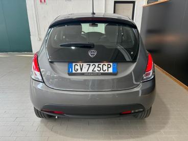 LANCIA CERTIFIED Lancia Ypsilon Iii 2021 1.0 Firefly Hybrid Gold S And S 70cv 5p.t Usata - City Car Ibrido Grigio - Parma - 2371218_4