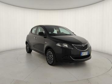 LANCIA CERTIFIED Lancia Ypsilon Iii 2021 1.0 Firefly Hybrid Platino S And S 70cv Usata - City Car Ibrido Nero - Parma - 2371228_3