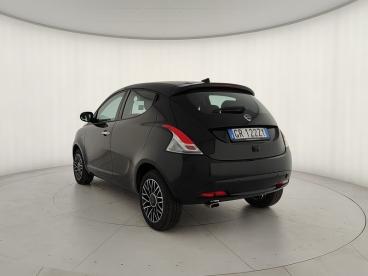 LANCIA CERTIFIED Lancia Ypsilon Iii 2021 1.0 Firefly Hybrid Platino S And S 70cv Usata - City Car Ibrido Nero - Parma - 2371228_4