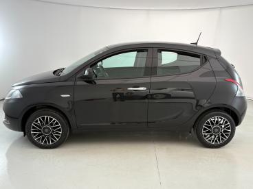 LANCIA CERTIFIED Lancia Ypsilon Iii 2021 1.0 Firefly Hybrid Platino S And S 70cv Usata - City Car Ibrido Nero - Parma - 2371230_3