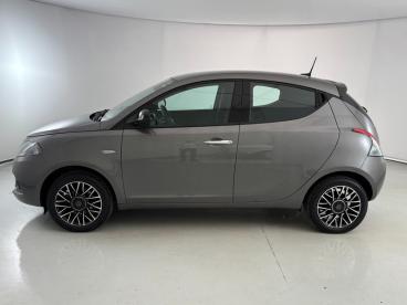 LANCIA CERTIFIED Lancia Ypsilon Iii 2021 1.0 Firefly Hybrid Platino S And S 70cv Usata - City Car Ibrido Grigio - Parma - 2371235_3