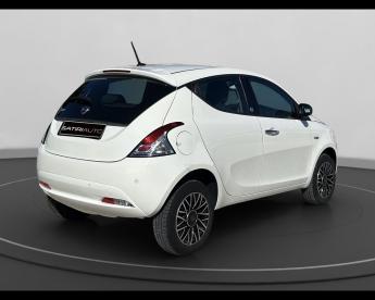 LANCIA CERTIFIED Lancia Ypsilon Iii 2015 0.9 T.air Silver Ecochic Metano 70cv Usata - City Car  Bianco - Citta Di Castello - 2373457_2