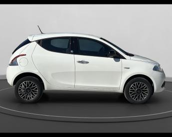 LANCIA CERTIFIED Lancia Ypsilon Iii 2015 0.9 T.air Silver Ecochic Metano 70cv Usata - City Car  Bianco - Citta Di Castello - 2373457_5