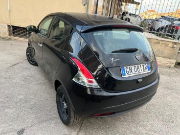 LANCIA CERTIFIED Lancia Ypsilon 1.0 Firefly 70cv Hybrid Gold Usata - City Car Ibrido Nero - Fisciano - 2373475_3