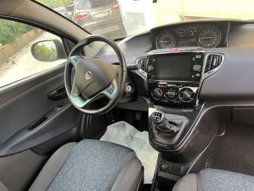 LANCIA CERTIFIED Lancia Ypsilon 1.0 Firefly 70cv Hybrid Gold Usata - City Car Ibrido Nero - Fisciano - 2373475_5