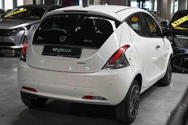 LANCIA CERTIFIED Lancia Ypsilon 1.0 Firefly 5 Porte S And S Hybrid Gold Usata - City Car Ibrido Bianco - Carmagnola - 2376226_3