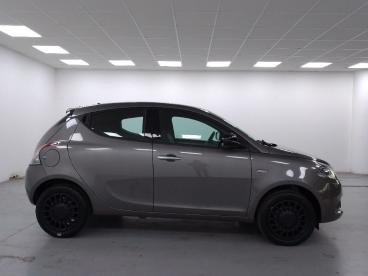 LANCIA CERTIFIED Lancia Ypsilon 1.0 Firefly Hybrid Silver S And S 70cv Usata - City Car Ibrido Grigio - Cuneo - 2377461_4