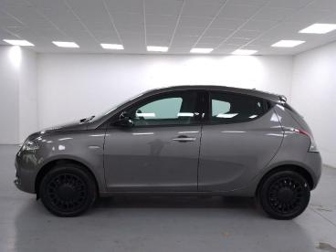 LANCIA CERTIFIED Lancia Ypsilon 1.0 Firefly Hybrid Silver S And S 70cv Usata - City Car Ibrido Grigio - Cuneo - 2377461_5