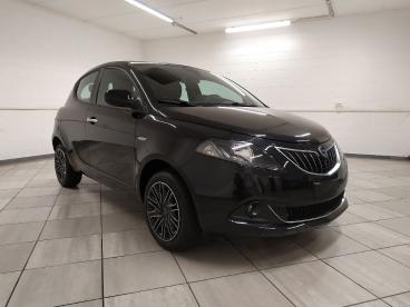 LANCIA CERTIFIED Lancia Ypsilon 1.0 Firefly Hybrid Gold S And S 70cv 5p.ti Usata - City Car Ibrido Nero - Cuneo - 2377462_3