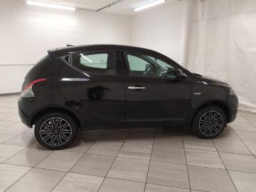 LANCIA CERTIFIED Lancia Ypsilon 1.0 Firefly Hybrid Gold S And S 70cv 5p.ti Usata - City Car Ibrido Nero - Cuneo - 2377462_5