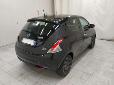 LANCIA CERTIFIED Lancia Ypsilon 1.0 Firefly Hybrid Gold S And S 70cv Usata - City Car Ibrido Nero - Cuneo - 2377465_4