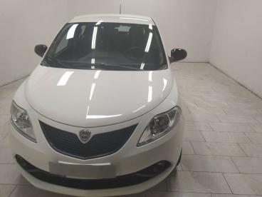 LANCIA CERTIFIED Lancia Ypsilon 1.0 Firefly Hybrid Silver S And S 70cv Usata - City Car Ibrido Bianco - Cuneo - 2377467_2
