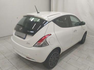 LANCIA CERTIFIED Lancia Ypsilon 1.0 Firefly Hybrid Silver S And S 70cv Usata - City Car Ibrido Bianco - Cuneo - 2377467_4