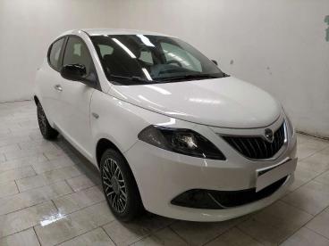 LANCIA CERTIFIED Lancia Ypsilon 1.0 Firefly Hybrid Gold Plus S And S 70cv 5p.ti Usata - City Car Ibrido Bianco - Cuneo - 2377468_3