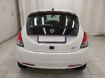 LANCIA CERTIFIED Lancia Ypsilon 1.0 Firefly Hybrid Gold Plus S And S 70cv 5p.ti Usata - City Car Ibrido Bianco - Cuneo - 2377468_5