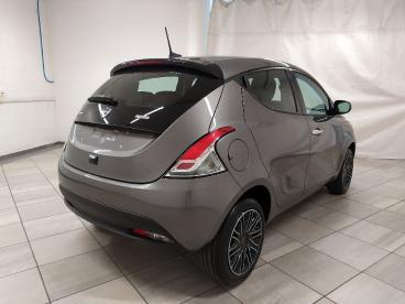 LANCIA CERTIFIED Lancia Ypsilon 1.0 Firefly Hybrid Gold S And S 70cv 5p.ti Usata - City Car Ibrido Grigio - Cuneo - 2377472_5