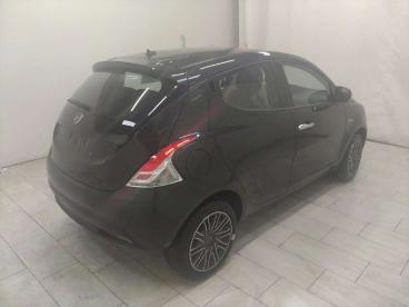 LANCIA CERTIFIED Lancia Ypsilon 1.0 Firefly Hybrid Platino S And S 70cv Usata - City Car Ibrido Nero - Cuneo - 2377477_4