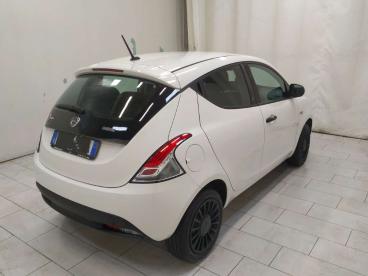 LANCIA CERTIFIED Lancia Ypsilon 1.0 Firefly Hybrid Silver S And S 70cv Usata - City Car Ibrido Bianco - Cuneo - 2377482_4
