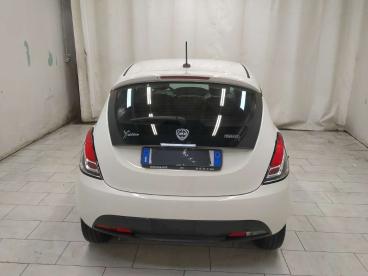 LANCIA CERTIFIED Lancia Ypsilon 1.0 Firefly Hybrid Silver S And S 70cv Usata - City Car Ibrido Bianco - Cuneo - 2377482_5