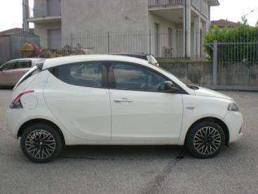 LANCIA CERTIFIED Lancia Ypsilon 1.0 Firefly Hybrid Platino S And S 70cv Usata - City Car Ibrido Bianco - Cuneo - 2377486_4