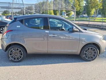 LANCIA CERTIFIED Lancia Ypsilon 1.0 Firefly Hybrid Gold S And S 70cv Usata - City Car Ibrido Grigio - Cuneo - 2377488_4