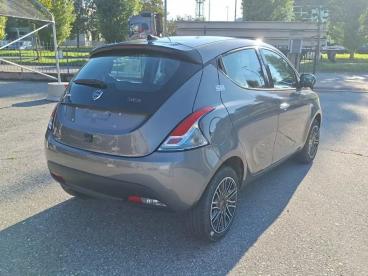 LANCIA CERTIFIED Lancia Ypsilon 1.0 Firefly Hybrid Gold S And S 70cv Usata - City Car Ibrido Grigio - Cuneo - 2377488_5