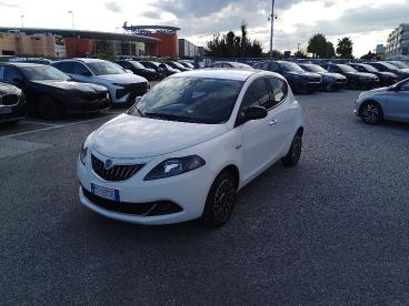LANCIA CERTIFIED Lancia Ypsilon Iii 2021 1.0 Firefly Hybrid Platino S And S 70cv Usata - City Car Ibrido Bianco - Rimini - 2378892_1