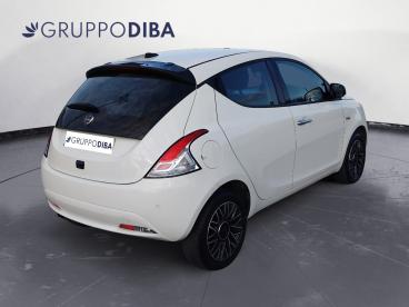 LANCIA CERTIFIED Lancia Ypsilon Iii 2021 1.0 Firefly Hybrid Platino S And S 70cv Usata - City Car Ibrido Bianco - Rimini - 2378892_5