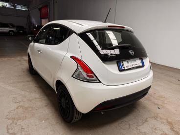 LANCIA CERTIFIED Lancia Ypsilon Iii 2021 1.0 Firefly Hybrid Silver S And S 70cv Usata - City Car Ibrido Bianco - Biella - 2383380_3