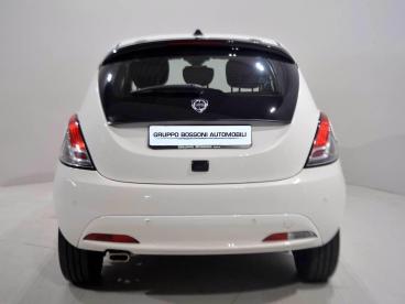 LANCIA CERTIFIED Lancia Ypsilon Iii 2021 1.0 Firefly Hybrid Platino S And S 70cv Usata - City Car Ibrido Bianco - Brescia - 2383392_4