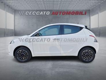 LANCIA CERTIFIED Lancia Ypsilon 1.0 Firefly Hybrid Platino S And S 70cv Usata - City Car Ibrido Bianco - Bassano Del Grappa - 2385024_2