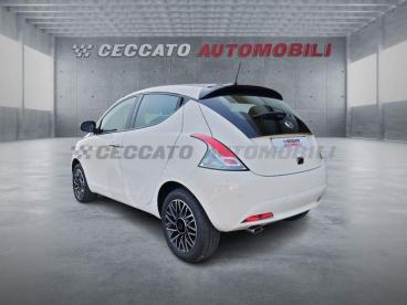 LANCIA CERTIFIED Lancia Ypsilon 1.0 Firefly Hybrid Platino S And S 70cv Usata - City Car Ibrido Bianco - Bassano Del Grappa - 2385024_3