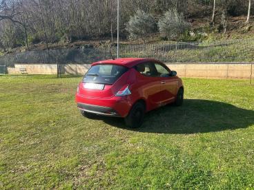 LANCIA CERTIFIED Lancia Ypsilon 1.0 70cv Hybrid Silver Usata - City Car Ibrido Rosso - Fisciano - 2386085_3